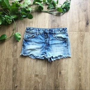 FREE PEOPLE RAW HEM BUTTON FLY DENIM SHORTS 🥰